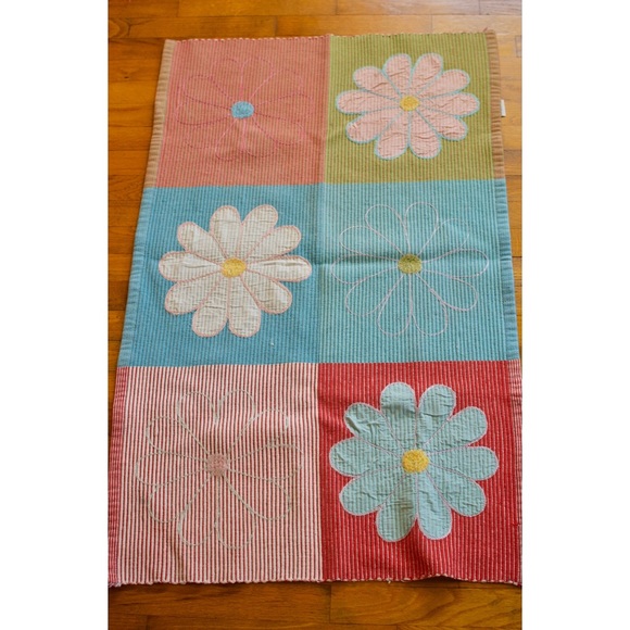 Reversible Flower Rug - Picture 3 of 5